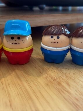 Vintage little people red blue hat twins